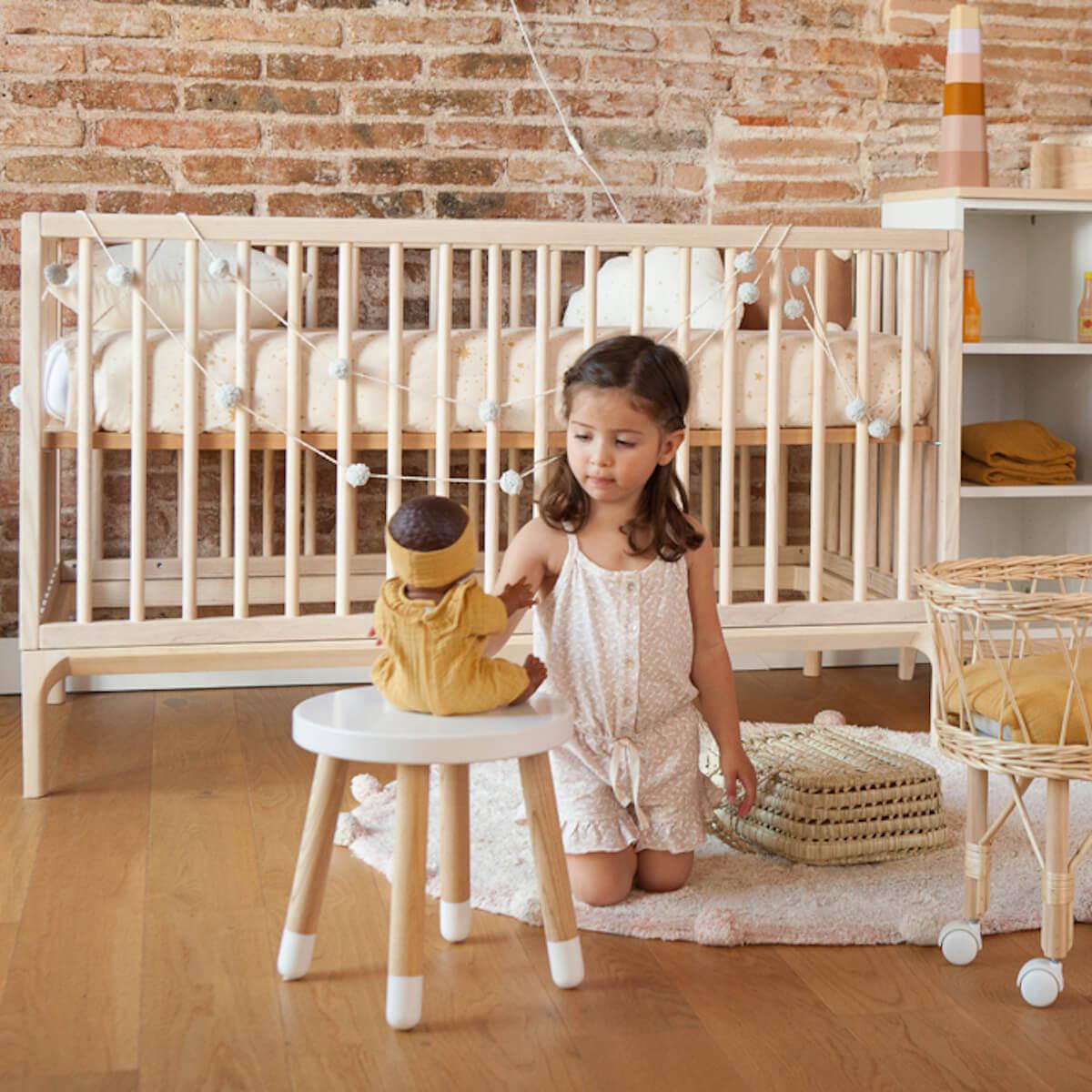 Baby bed KERA in ash with Round top and angled Bevel legs