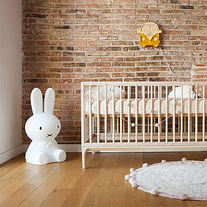 Baby bed KERA in ash with Round top and angled Bevel legs