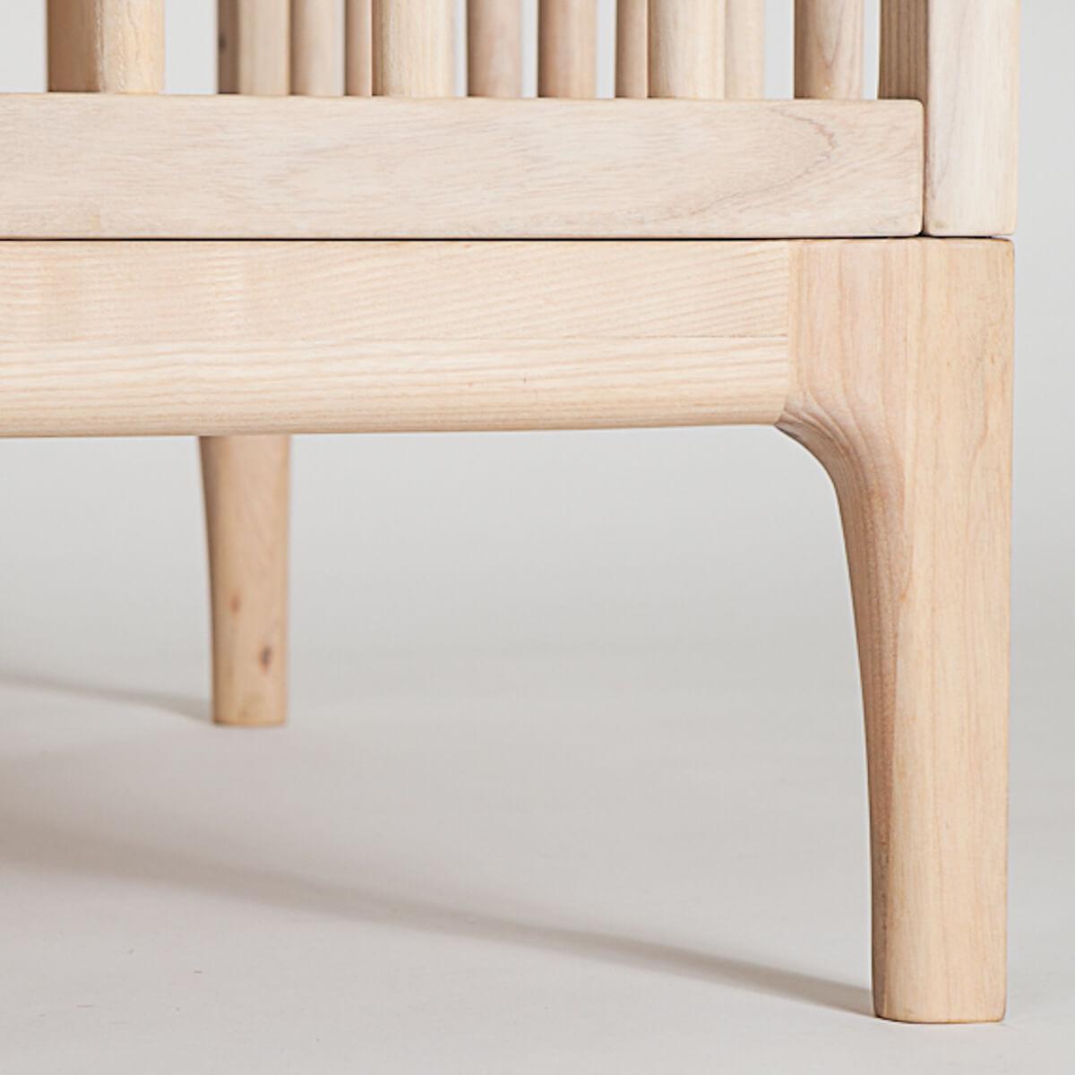 Baby bed KERA in ash with Round top and Curve legs