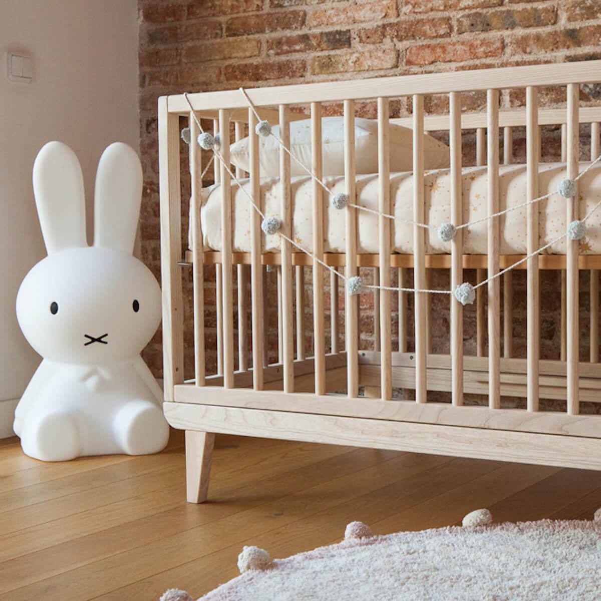 Baby bed KERA in ash with Round top and Retro legs
