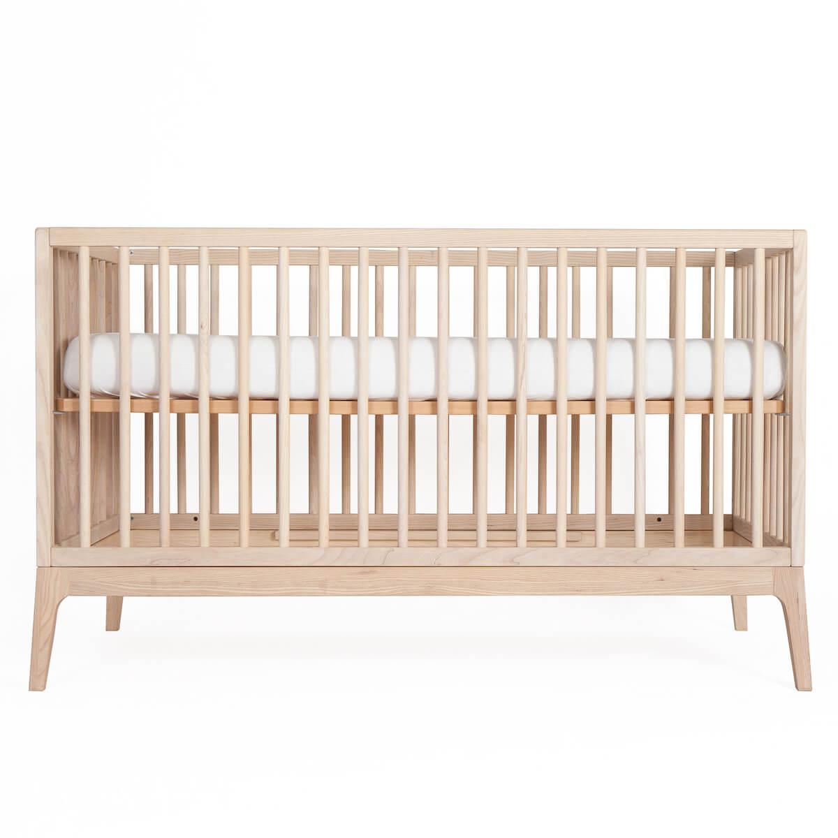 Babybett KERA in Esche mit Aufsatz Round-Sockelfuß Pure