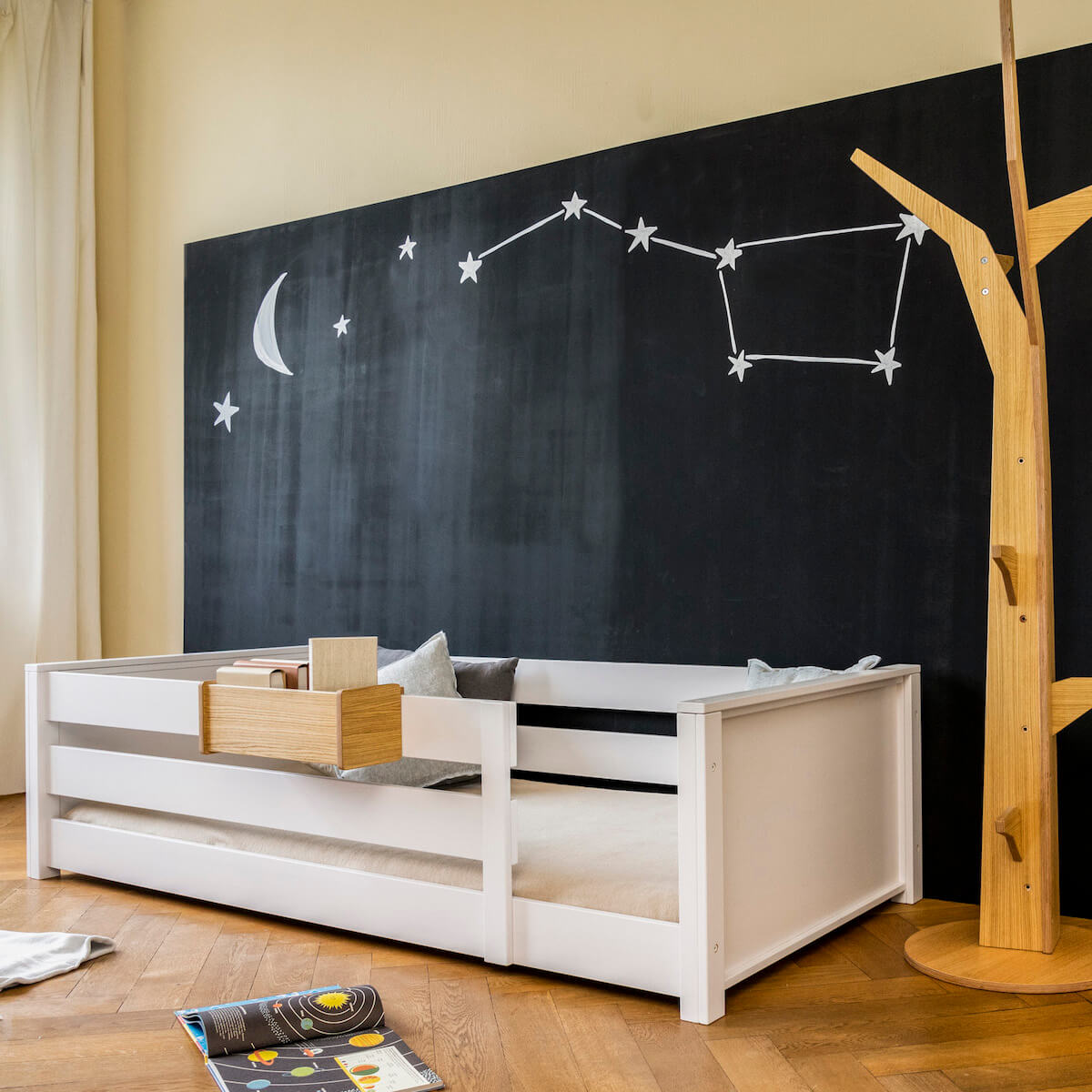 Bed floor-level Montessori side rail double 90x200cm KASVA beech white lacquered