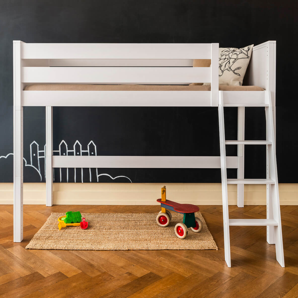 Cama alta 90x200x165cm escalera inclinada KASVA haya lacado blanco