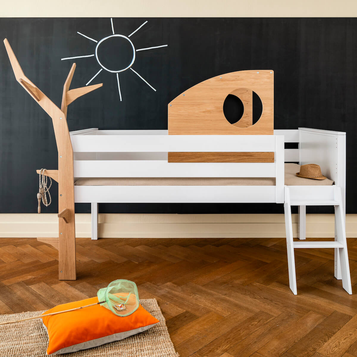 Cama media alta KASVA haya blanco-contrachapado roble-cabaña juegos