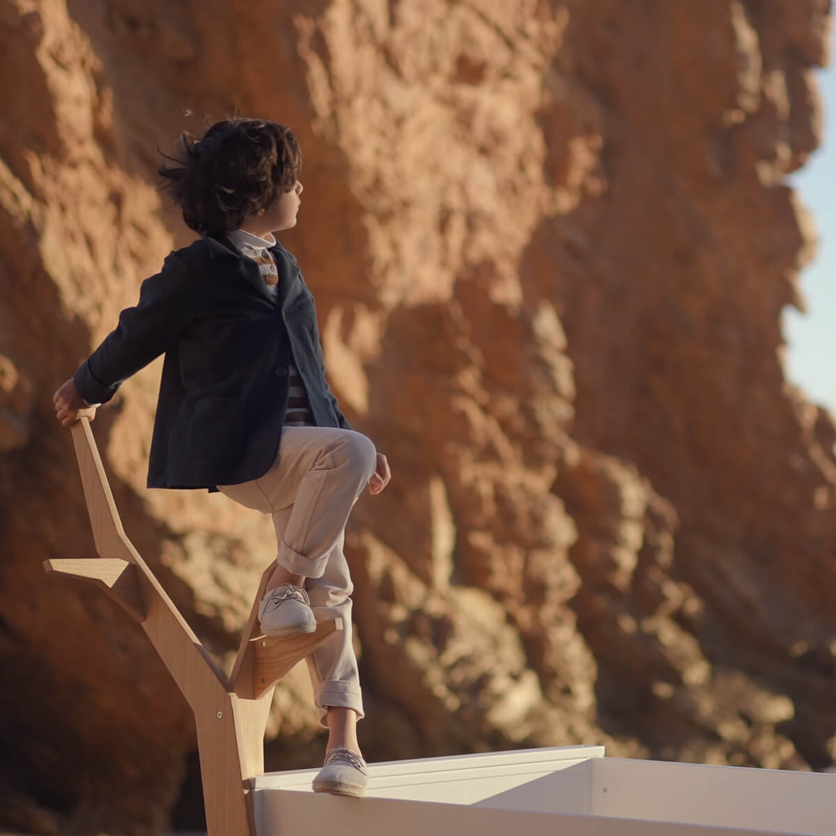 Cama media alta KASVA haya lacado blanco-contrachapado roble-árbol