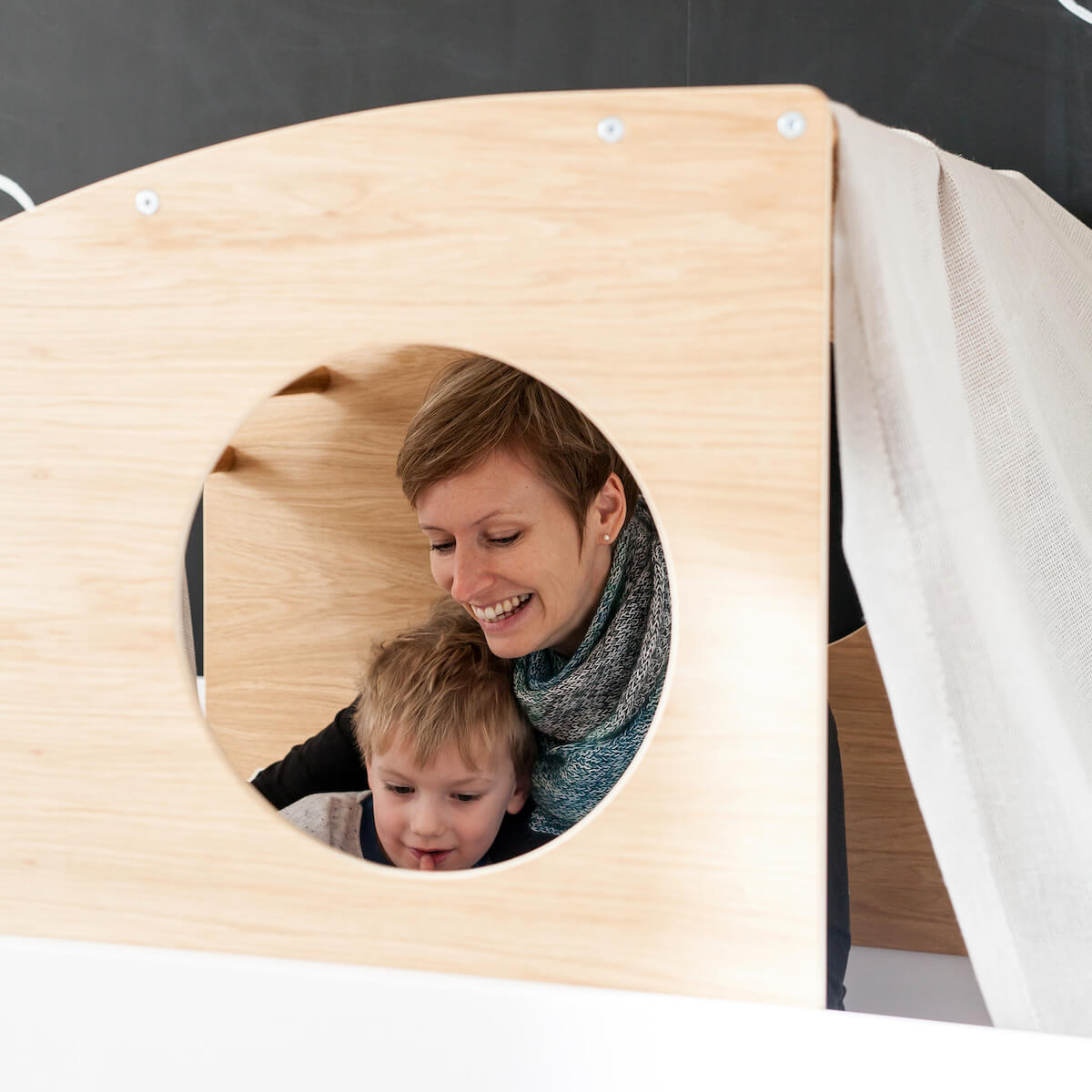 Cama montessori-barrera doble KASVA haya blanco-contrachapado roble-cabaña juegos