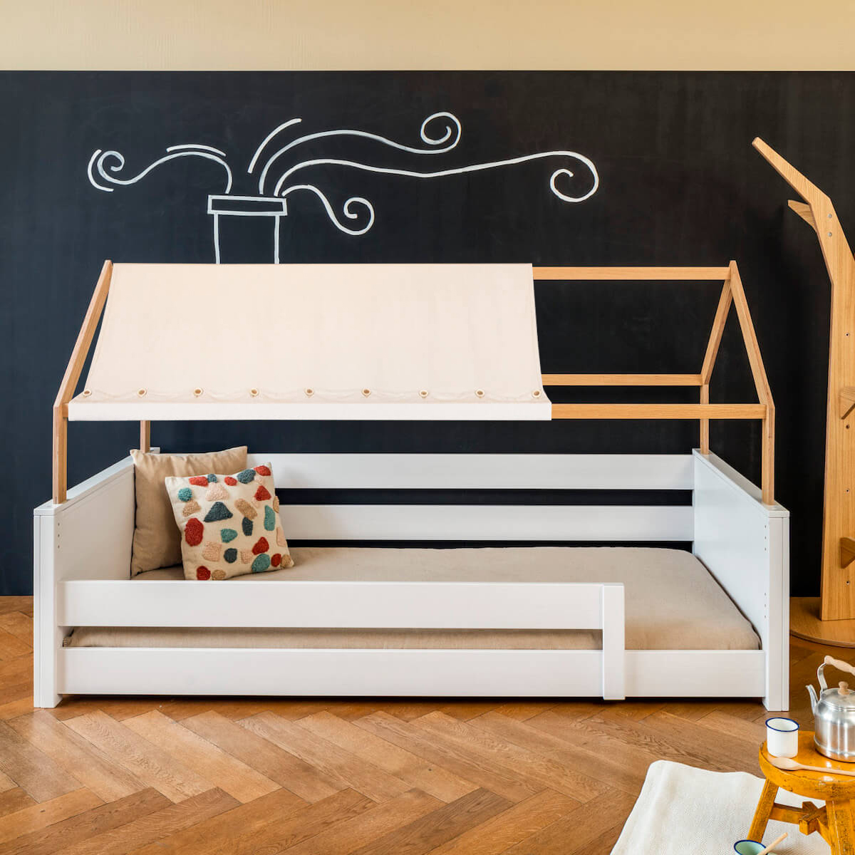 Cama montessori barrera simple-techo casa-textil KASVA haya lacado blanco-contrachapado roble