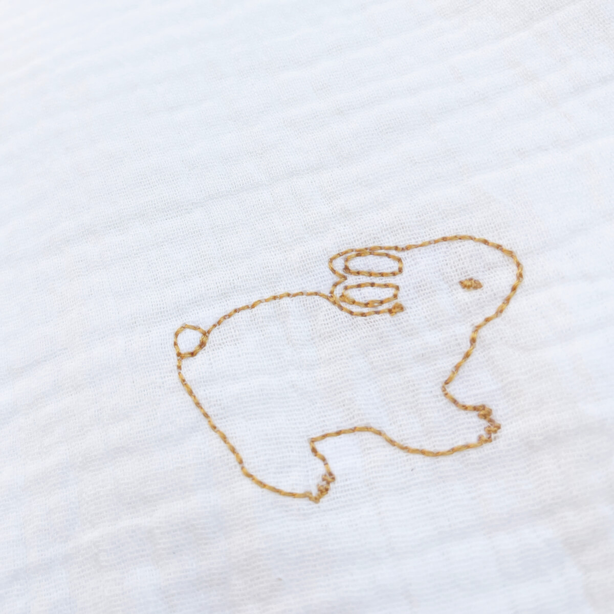 Cape de bain RABBITS brodée jaune 70x70cm