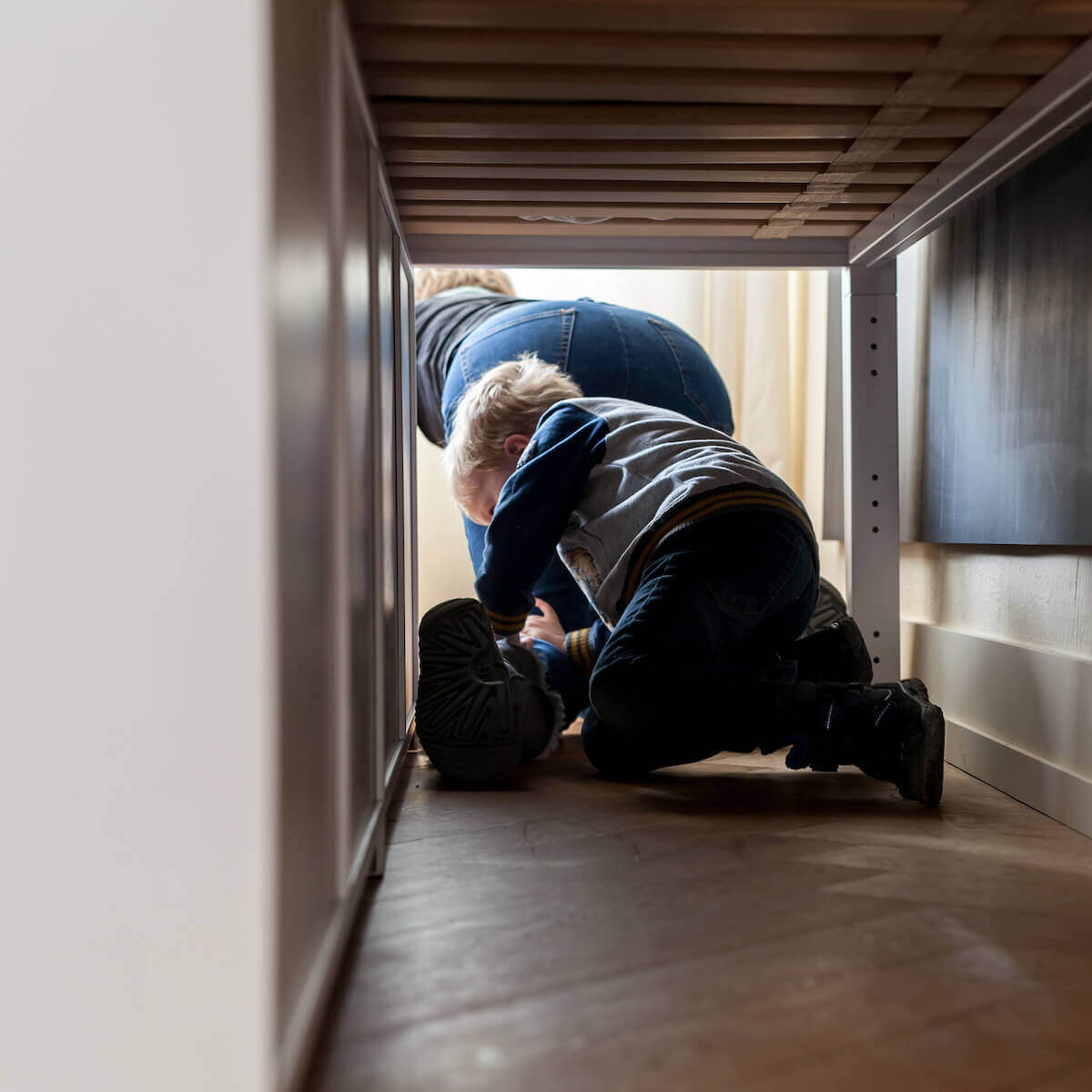 Combination mid-sleeper bed - blackboard doors - shelves with oiled oak panels KASVA