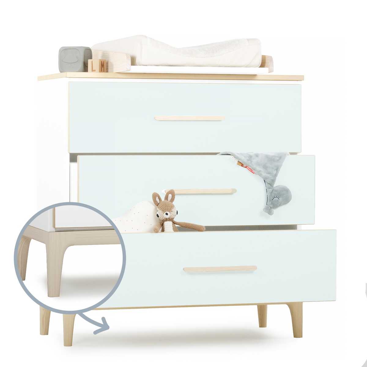 Cómoda 3 cajones NADO Curve acabado fresno mint