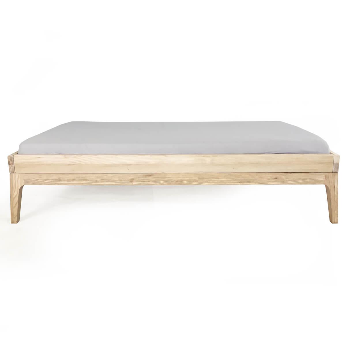 Junior bed KERA in ash wood with Pure legs

