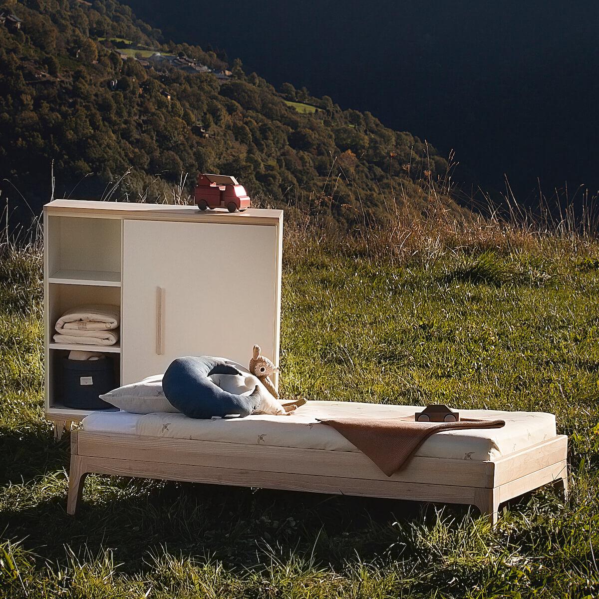 Junior bed KERA in ash wood with Pure legs
