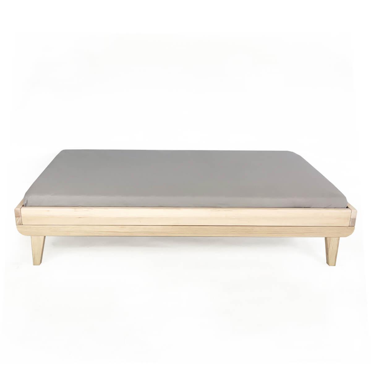 Junior bed KERA in ash wood with Retro legs
