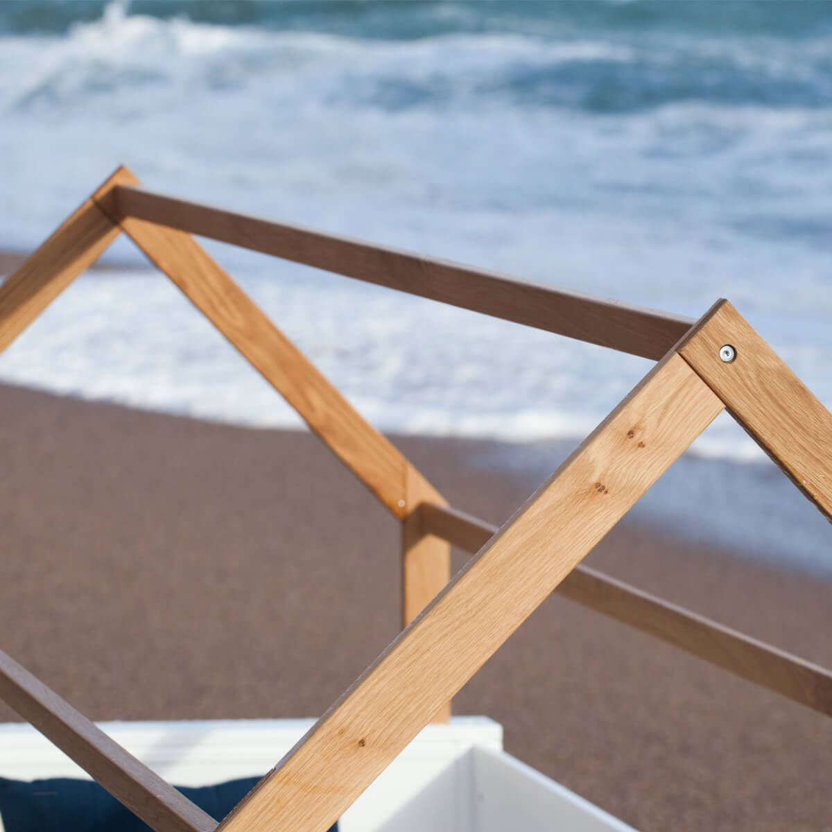 Lit au sol cabane Montessori barrière double KASVA hêtre laqué blanc-chêne huilé