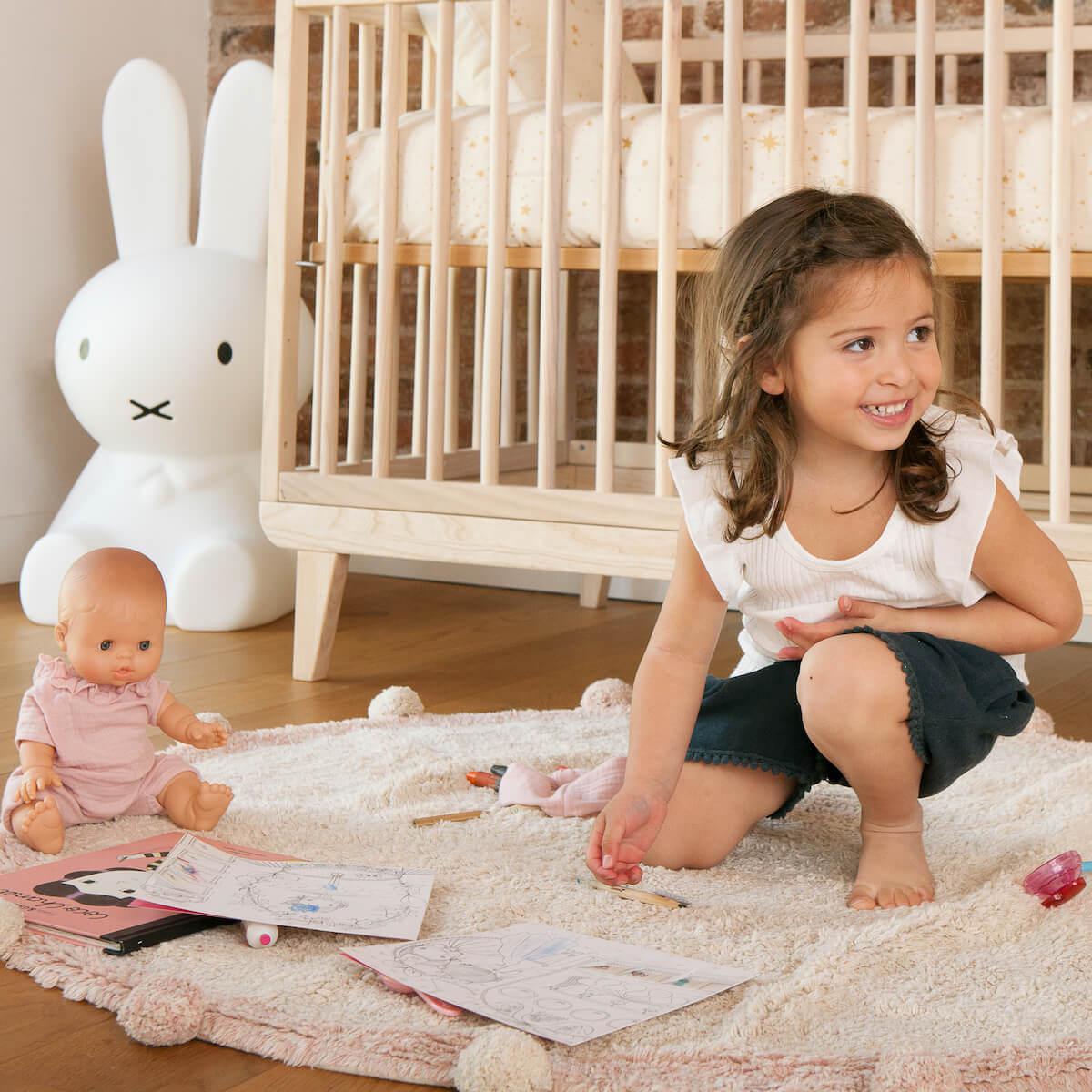 Lit bébé KERA en frêne avec top Straight-pieds Retro