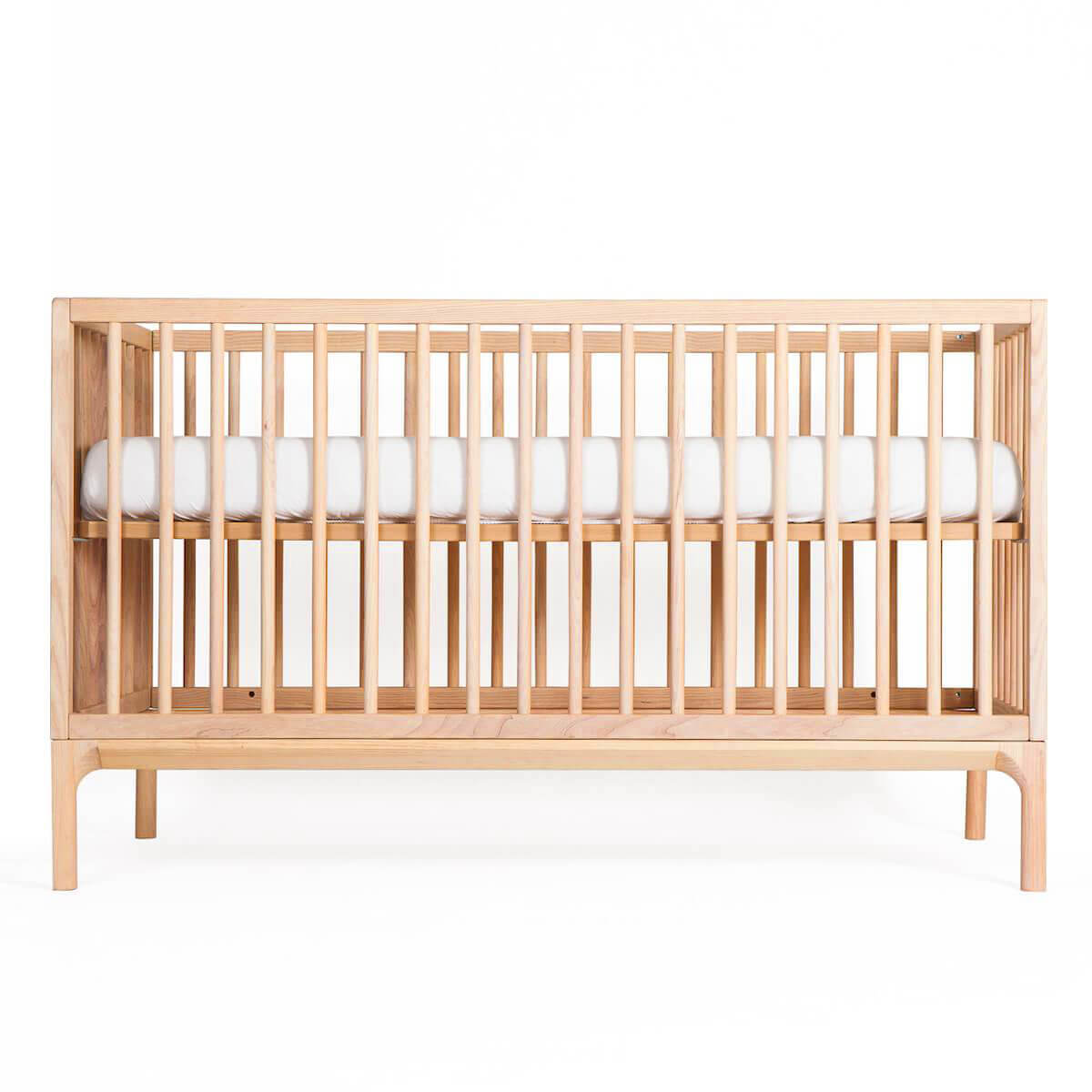 Lit bébé KERA en hêtre avec top Round-pieds Bevel