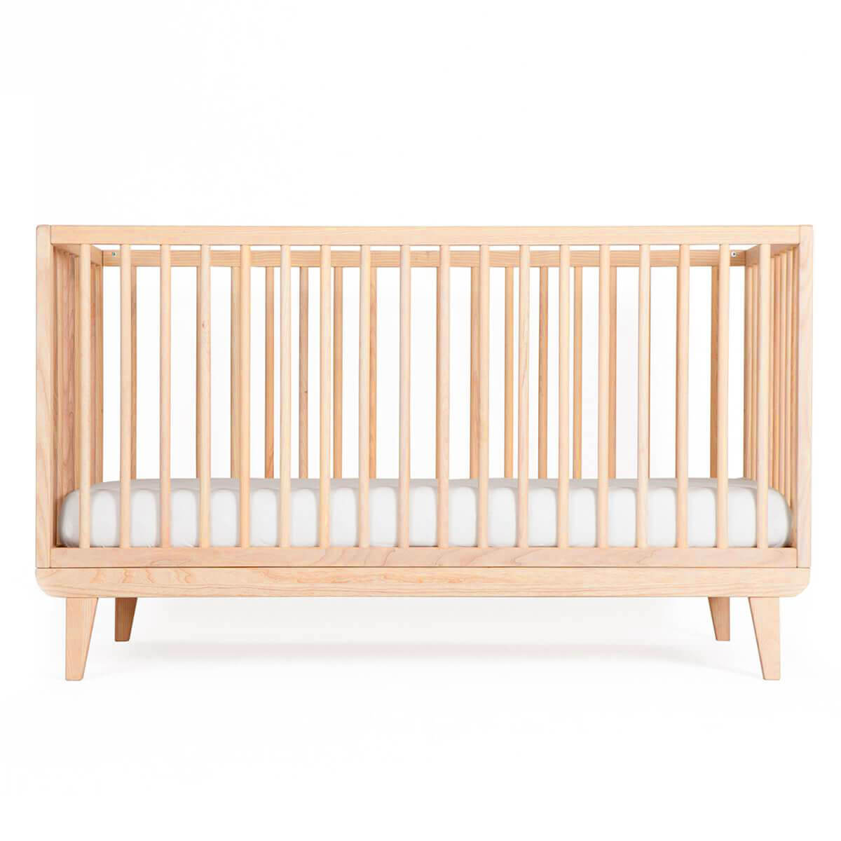 Lit bébé KERA en hêtre avec top Round-pieds Retro