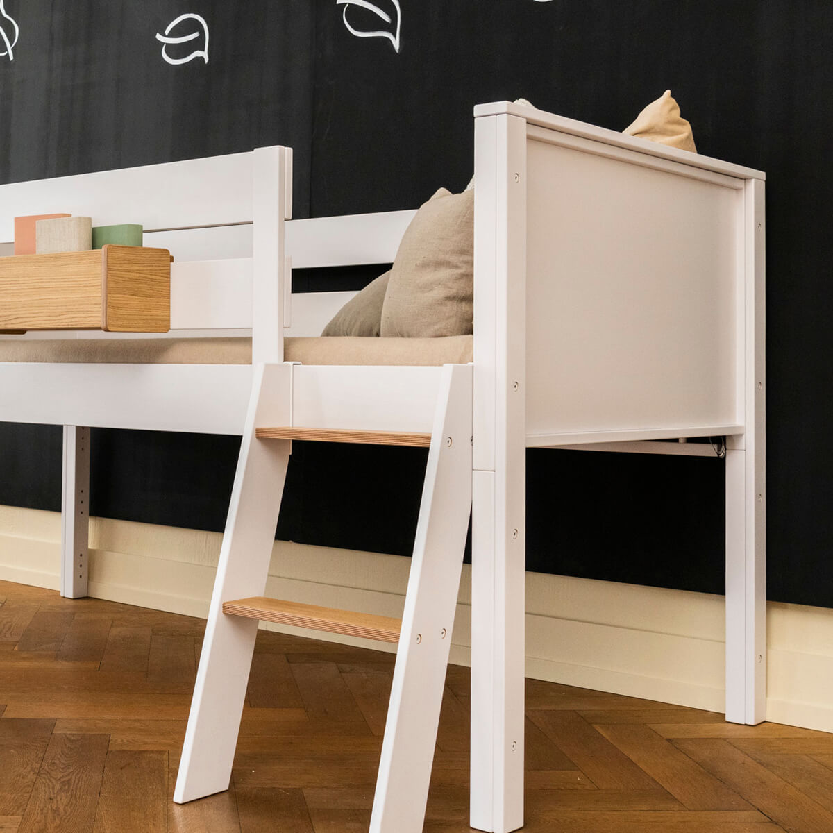Mid-sleeper bed 90x200cm inclined ladder KASVA beech white lacquered