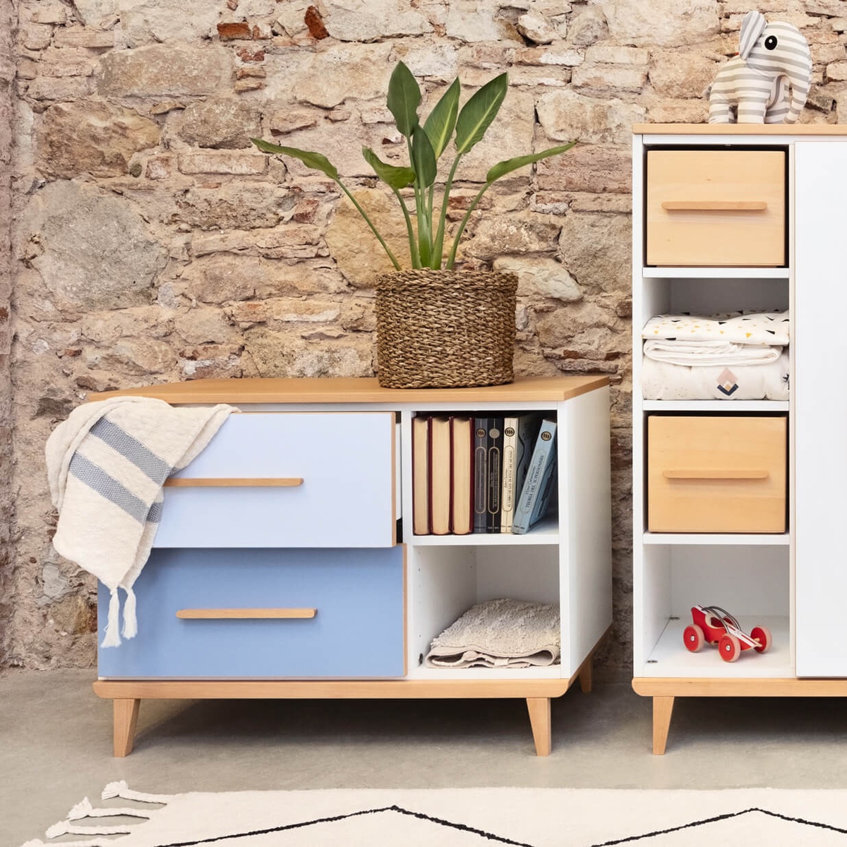 Mueble pequeño 2 cajones 2 huecos NADO Retro acabado haya sky blue-capri blue