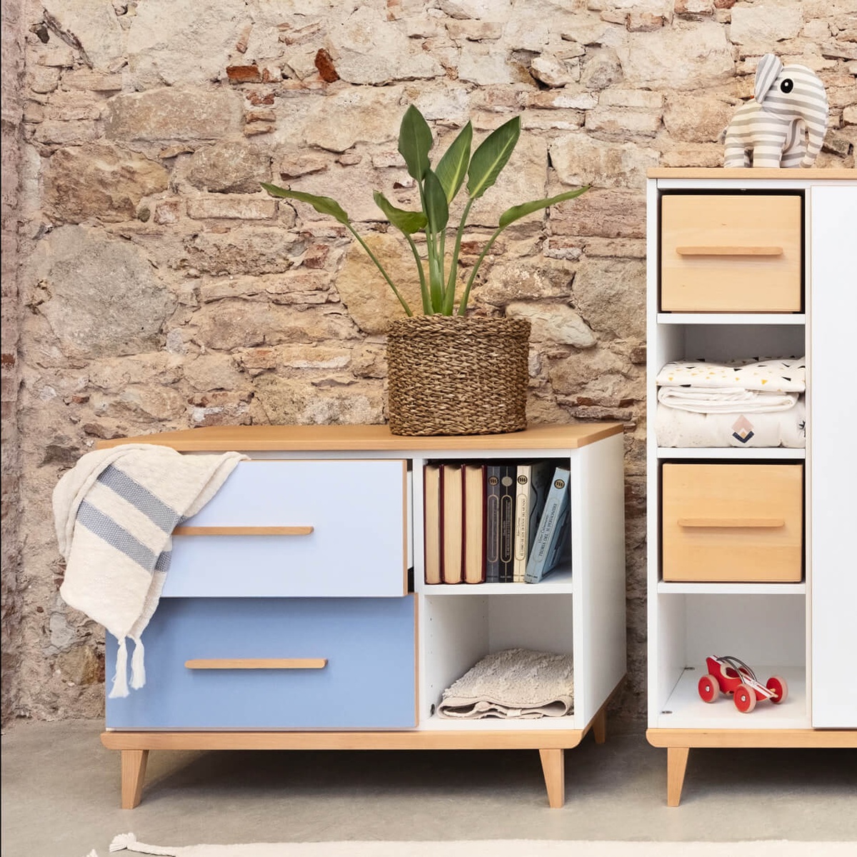 Petit meuble 2 tiroirs 2 niches NADO Retro finition hêtre capri blue