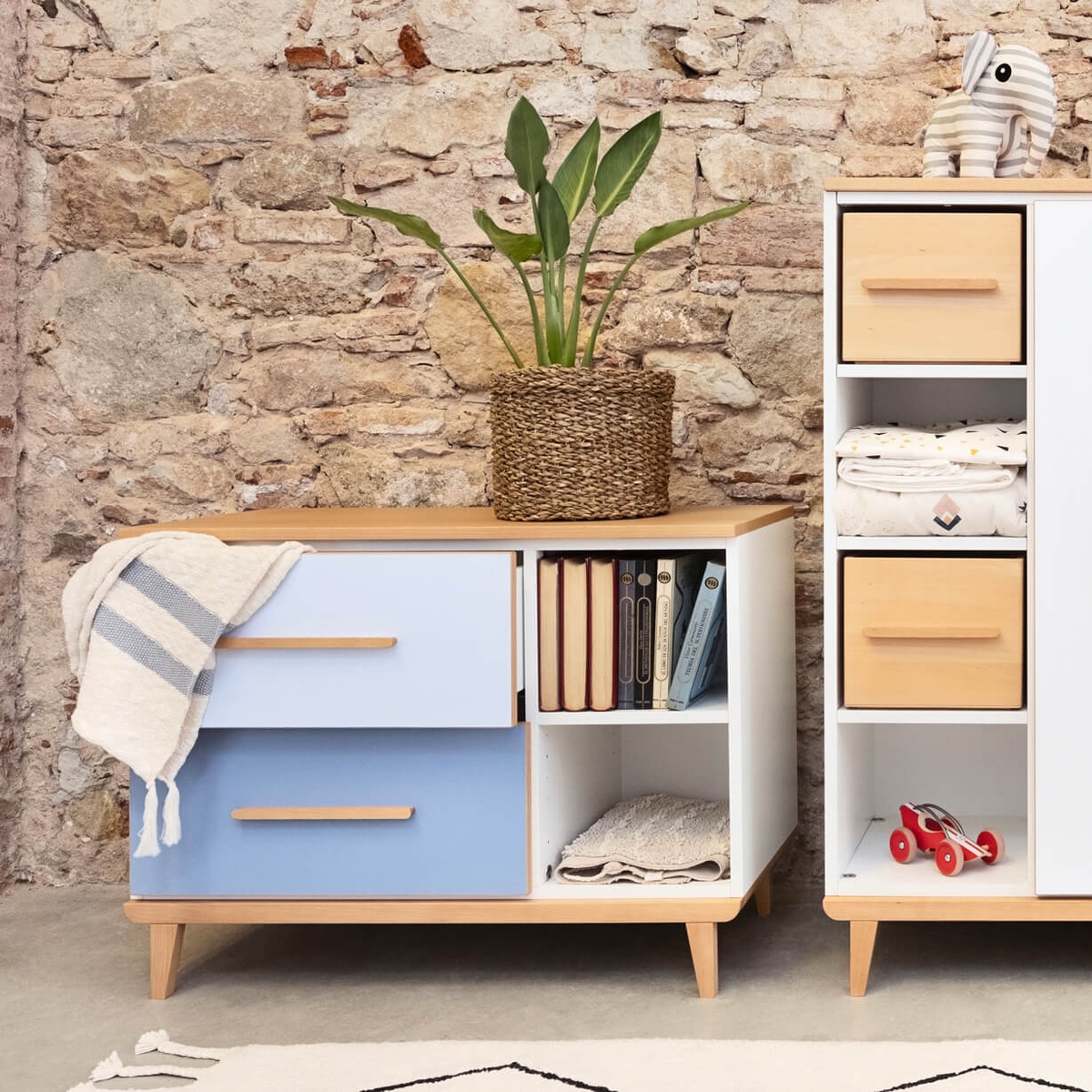 Petit meuble 2 tiroirs 2 niches NADO Retro finition hêtre sky blue